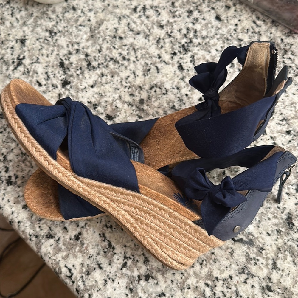 Navy Ugg tie zip wedge women’s 7